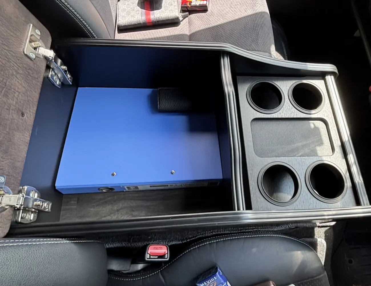 ハイエース専用センターコンソール画像